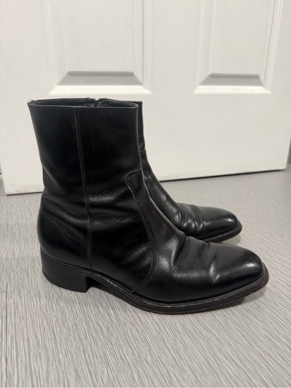 Vintage Florsheim Men’s 8D Black Leather Side Zip Ankle Beatle Boots 711404
